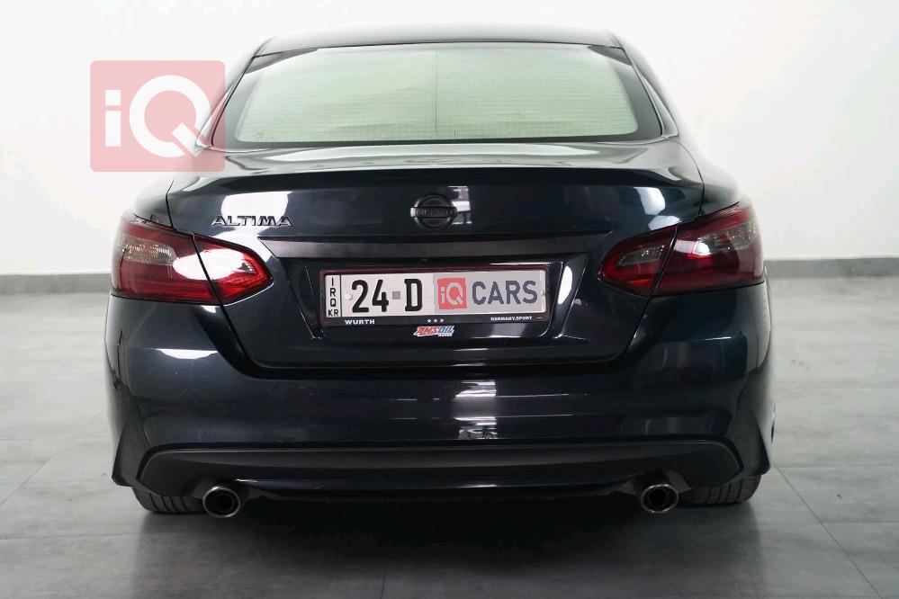 نيسان ألتيما